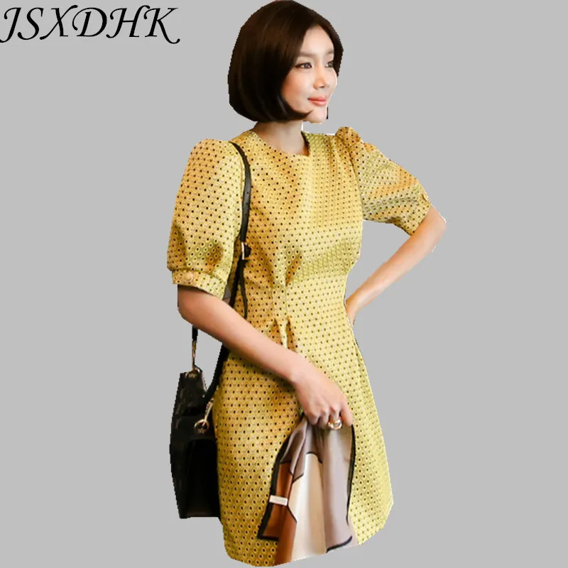 JSXDHK High Quality Jacquard Summer Dress New 2019 Fashion Women Yellow Floral Embroidery Pull Sleeve Dress Vintage O Neck Dress
JSXDHK High Quality Jacquard Summer Dress New 2019 Fashion Women Yellow Floral Embroidery Pull Sleeve Dress Vintage O Neck Dress