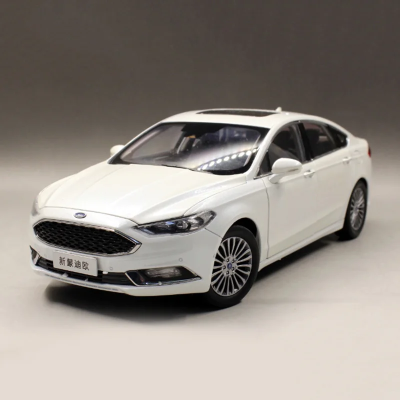 1:18 Alloy Pull Back Toy FORD MONDEO 2017 Car Model Of Children's Toy Cars Original Authorized Authentic Kids Toys
1:18 Alloy Pull Back Toy FORD MONDEO 2017 Car Model Of Children's Toy Cars Original Authorized Authentic Kids Toys