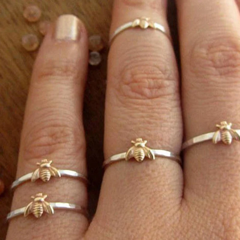 1Pcs Simple Tiny Solid Gold Color Copper Bee Finger Rings Gold Hammered Band Stacking Rings Wedding Anniversary Jewelry
1Pcs Simple Tiny Solid Gold Color Copper Bee Finger Rings Gold Hammered Band Stacking Rings Wedding Anniversary Jewelry