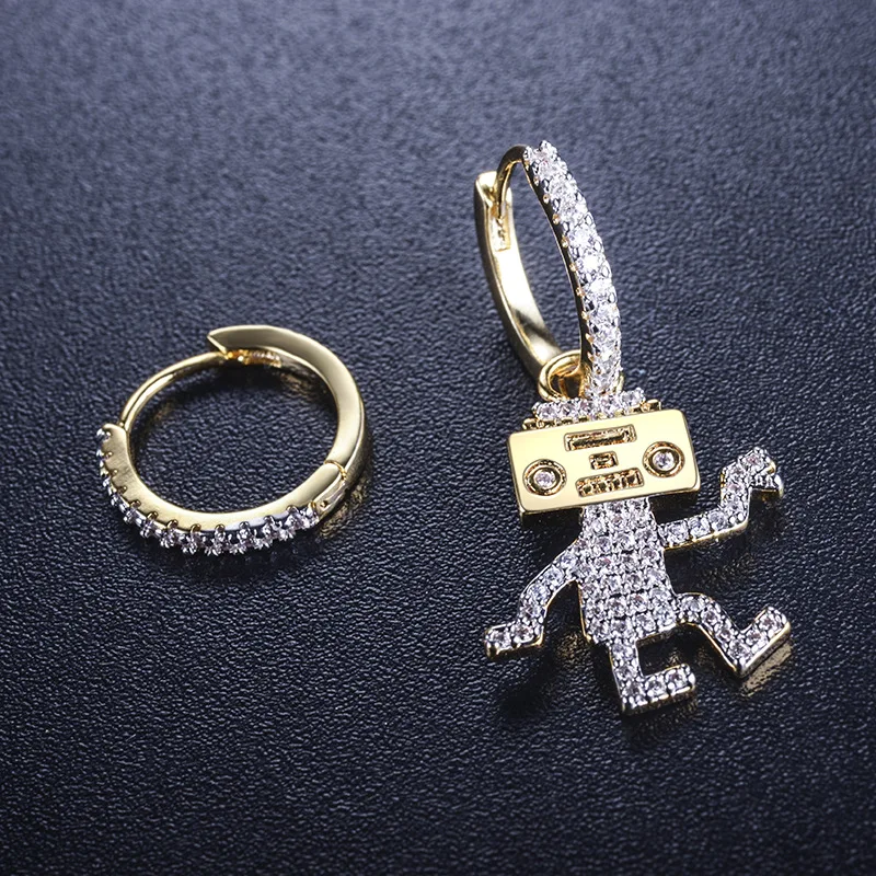 Top Quality New Fashion Asymmetric Hoop Earrings Gold Color Micro Mosaic AAA+ Zircon Lovely Robot Pendant Earrings for Women
Top Quality New Fashion Asymmetric Hoop Earrings Gold Color Micro Mosaic AAA+ Zircon Lovely Robot Pendant Earrings for Women