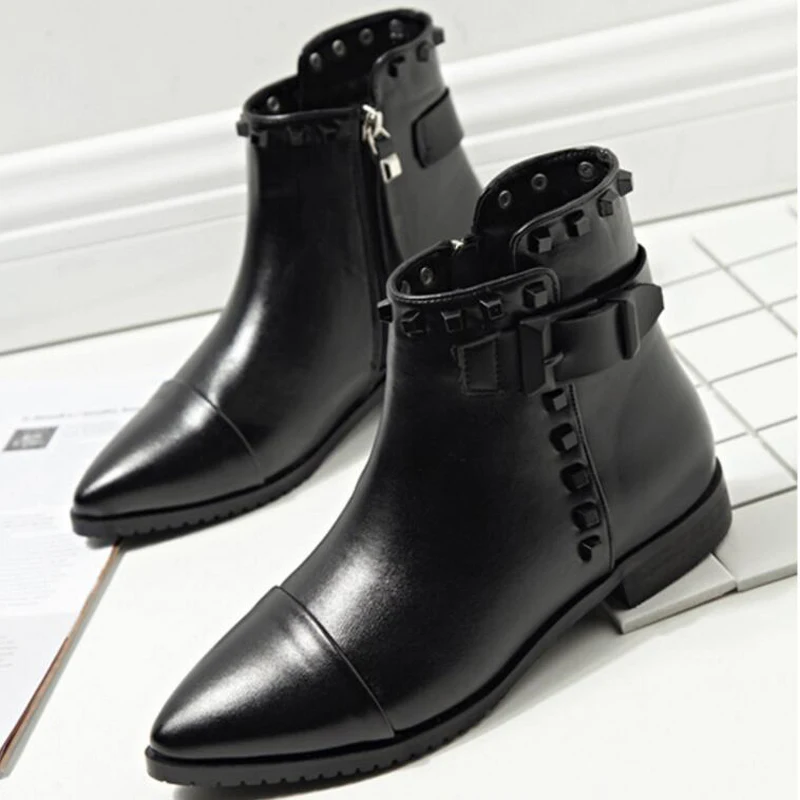 British style square rivets ankle boots for women pointed toe buckle belt decoration winter boots studs snow botas mujer c168
British style square rivets ankle boots for women pointed toe buckle belt decoration winter boots studs snow botas mujer c168