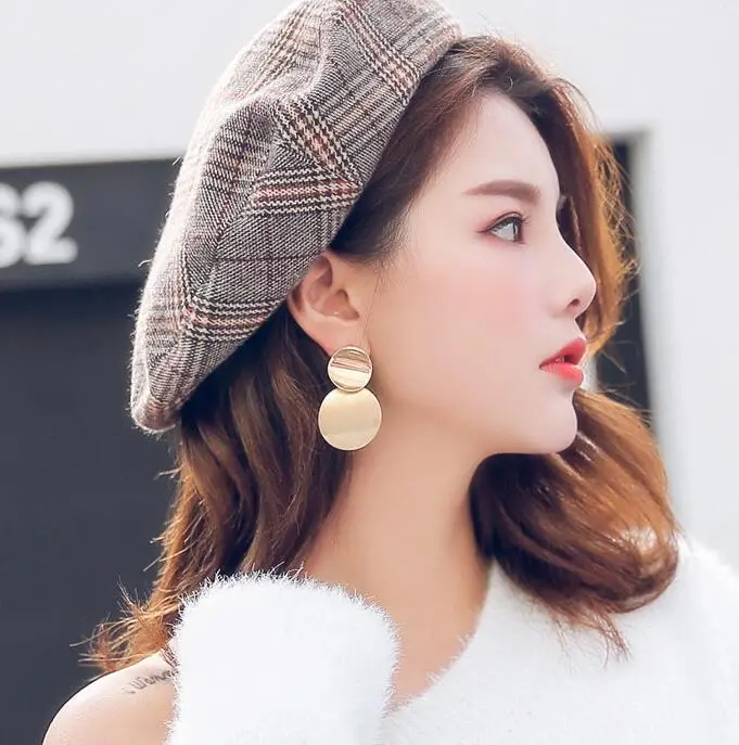 Europe And America Wild Fashion Women Simple Tide Retro Metal Round Hollow Earrings Geometric Round Earrings Long Earrings 
Europe And America Wild Fashion Women Simple Tide Retro Metal Round Hollow Earrings Geometric Round Earrings Long Earrings