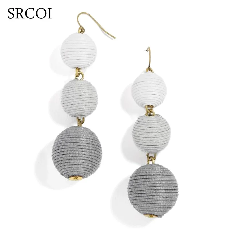 SRCOI Classic Red Silk Corded Pompom Earrings Triple Tier Threaded Sphere Drop Earrings Round Balls Statement Lange Oorbellen
SRCOI Classic Red Silk Corded Pompom Earrings Triple Tier Threaded Sphere Drop Earrings Round Balls Statement Lange Oorbellen