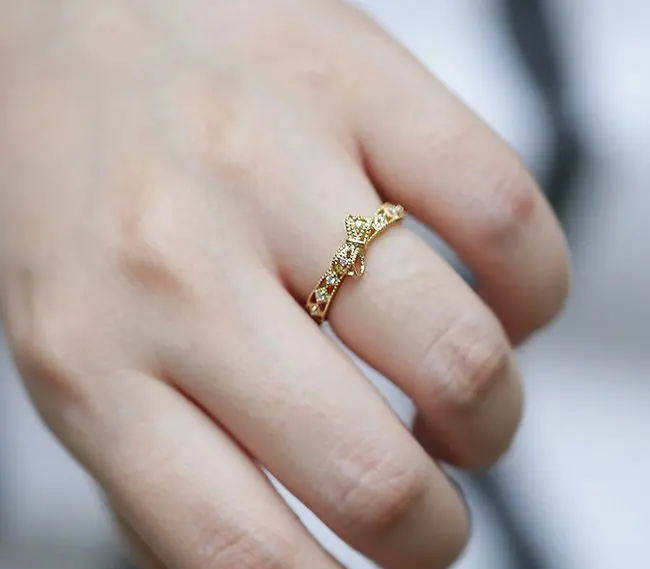 ZHOUYANG Ring For Women Korean Entry Bowknot Creative Hollow Out Light Yellow Gold Color Fashion Jewelry Gift For Girls KBR015
ZHOUYANG Ring For Women Korean Entry Bowknot Creative Hollow Out Light Yellow Gold Color Fashion Jewelry Gift For Girls KBR015