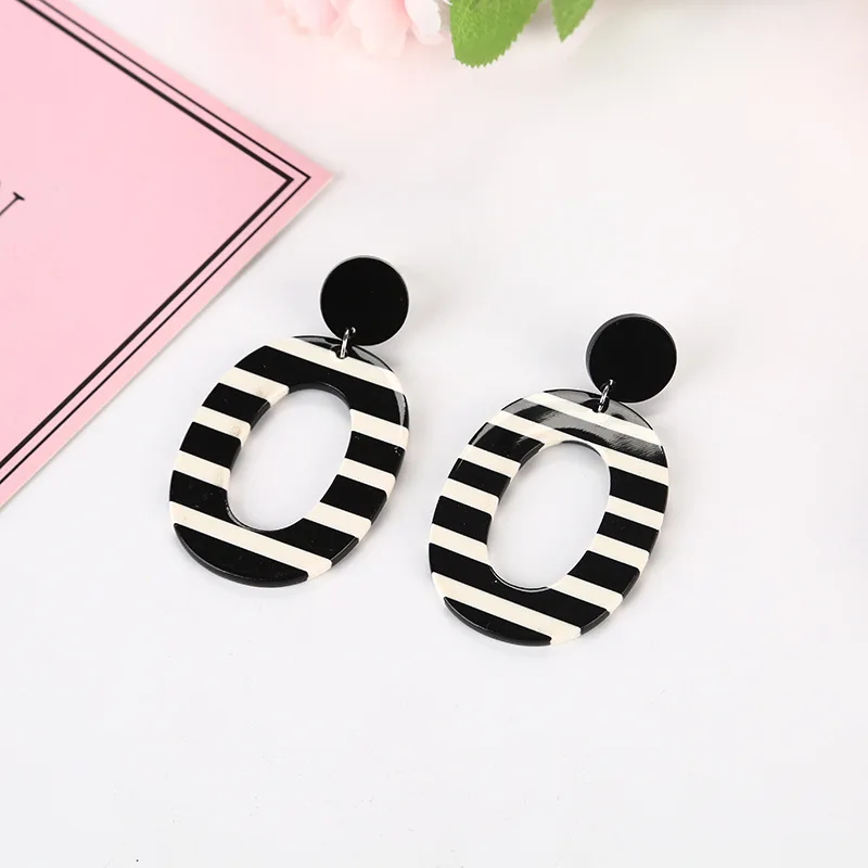 UJBOX 2018 Autumn Korean Oval Acetate Earrings Women Red Black&white Acetic Acid Earrings Long Statement Drop Earrings
UJBOX 2018 Autumn Korean Oval Acetate Earrings Women Red Black&white Acetic Acid Earrings Long Statement Drop Earrings