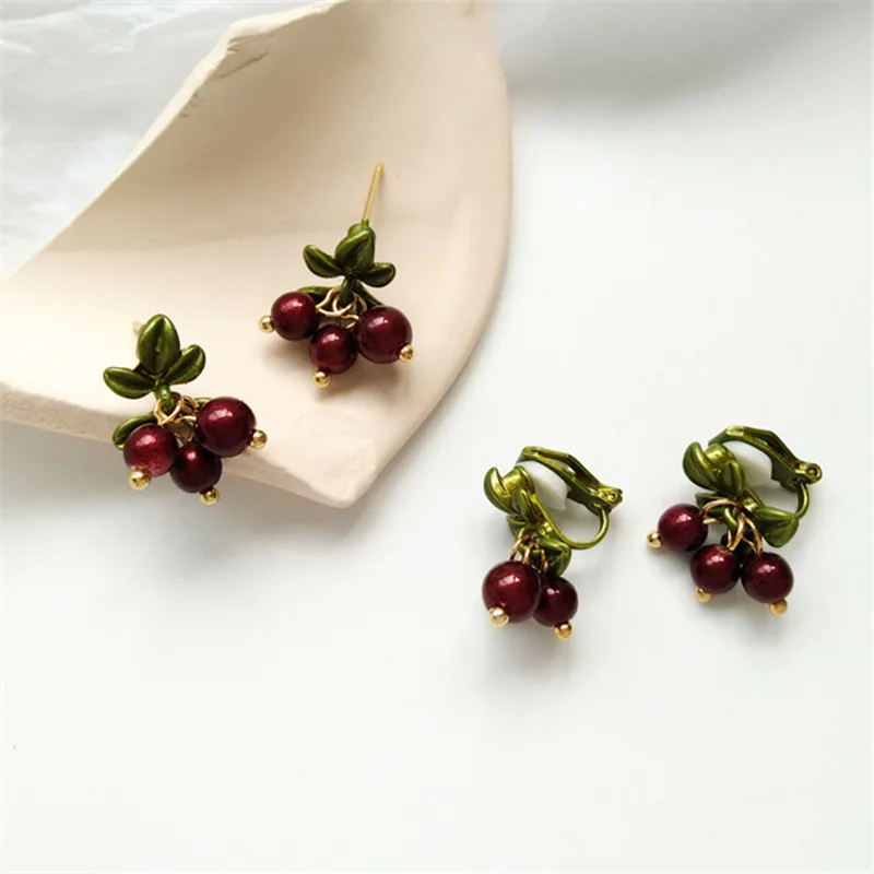 Fashion mini stud earrings Popular Cute Romantic stud earrings Creative retro tassel earrings red grapes stud earrings for women
Fashion mini stud earrings Popular Cute Romantic stud earrings Creative retro tassel earrings red grapes stud earrings for women
