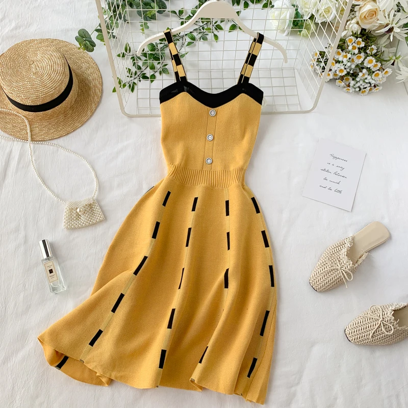 2019 autumn new women's V collar waist slim color matching sleeveless knit strap A-line dress female striped sweater dresses
2019 autumn new women's V collar waist slim color matching sleeveless knit strap A-line dress female striped sweater dresses