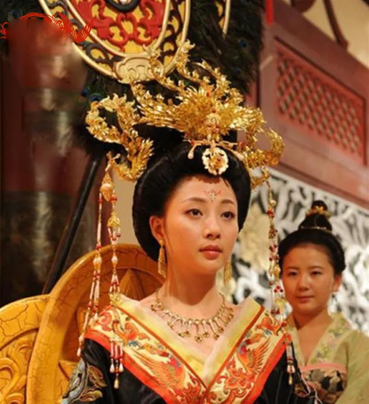 A241 Golden Phoenix Tiara Long Tassel Beading Hair Tiara for TV Play The Secret History of Concubine Yang YuHuan
A241 Golden Phoenix Tiara Long Tassel Beading Hair Tiara for TV Play The Secret History of Concubine Yang YuHuan