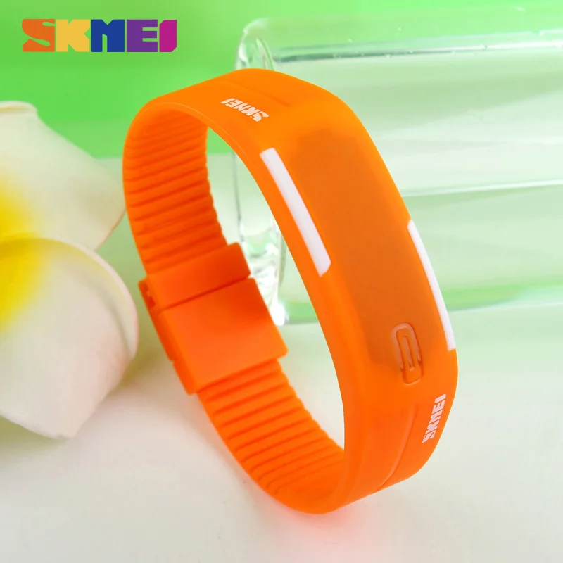 SKMEI Female Sports Watches Women Running Digital Watch Silicone Band Time Date Girls Ladies Wristwatches Relogio Feminino
SKMEI Female Sports Watches Women Running Digital Watch Silicone Band Time Date Girls Ladies Wristwatches Relogio Feminino