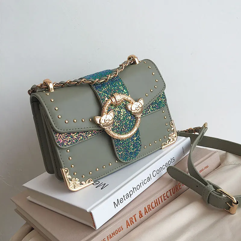 Female 2019 New Retro Badge Messenger Bag Chic Chain Women's Shoulder Bag Case Personality Lock Small Square Bag Box Bag
Female 2019 New Retro Badge Messenger Bag Chic Chain Women's Shoulder Bag Case Personality Lock Small Square Bag Box Bag