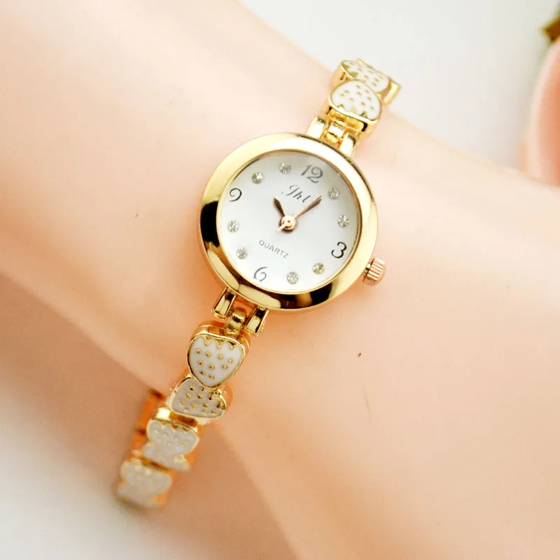 Hot 2016 New White Gold Shell Strawberry Bracelet Table Korean Fashion Casual Female Student Watch Quartz Watch
Hot 2016 New White Gold Shell Strawberry Bracelet Table Korean Fashion Casual Female Student Watch Quartz Watch