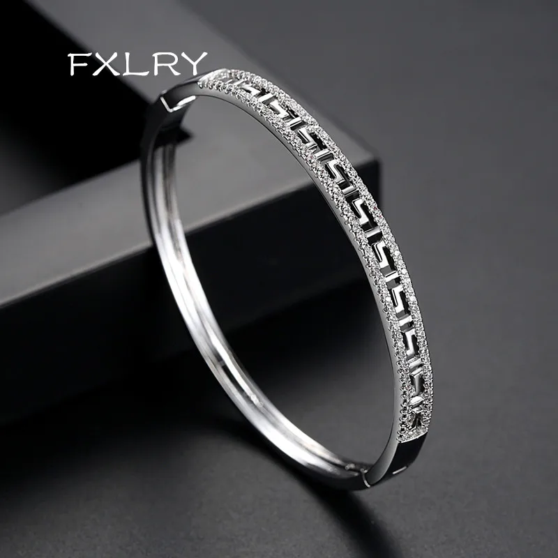 FXLRY New European and American fashion White/Gold color copper inlaid AAA zircon simple circular Boromia Bangles for women
FXLRY New European and American fashion White/Gold color copper inlaid AAA zircon simple circular Boromia Bangles for women