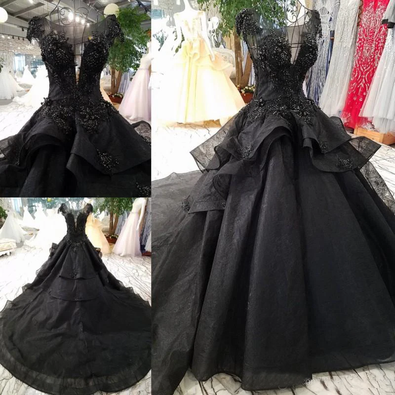 Luxury Black Gothic Wedding Dresses 2019 Vintage Bridal Gowns Princess Long Train Beaded Cap Sleeves robe de soiree
Luxury Black Gothic Wedding Dresses 2019 Vintage Bridal Gowns Princess Long Train Beaded Cap Sleeves robe de soiree