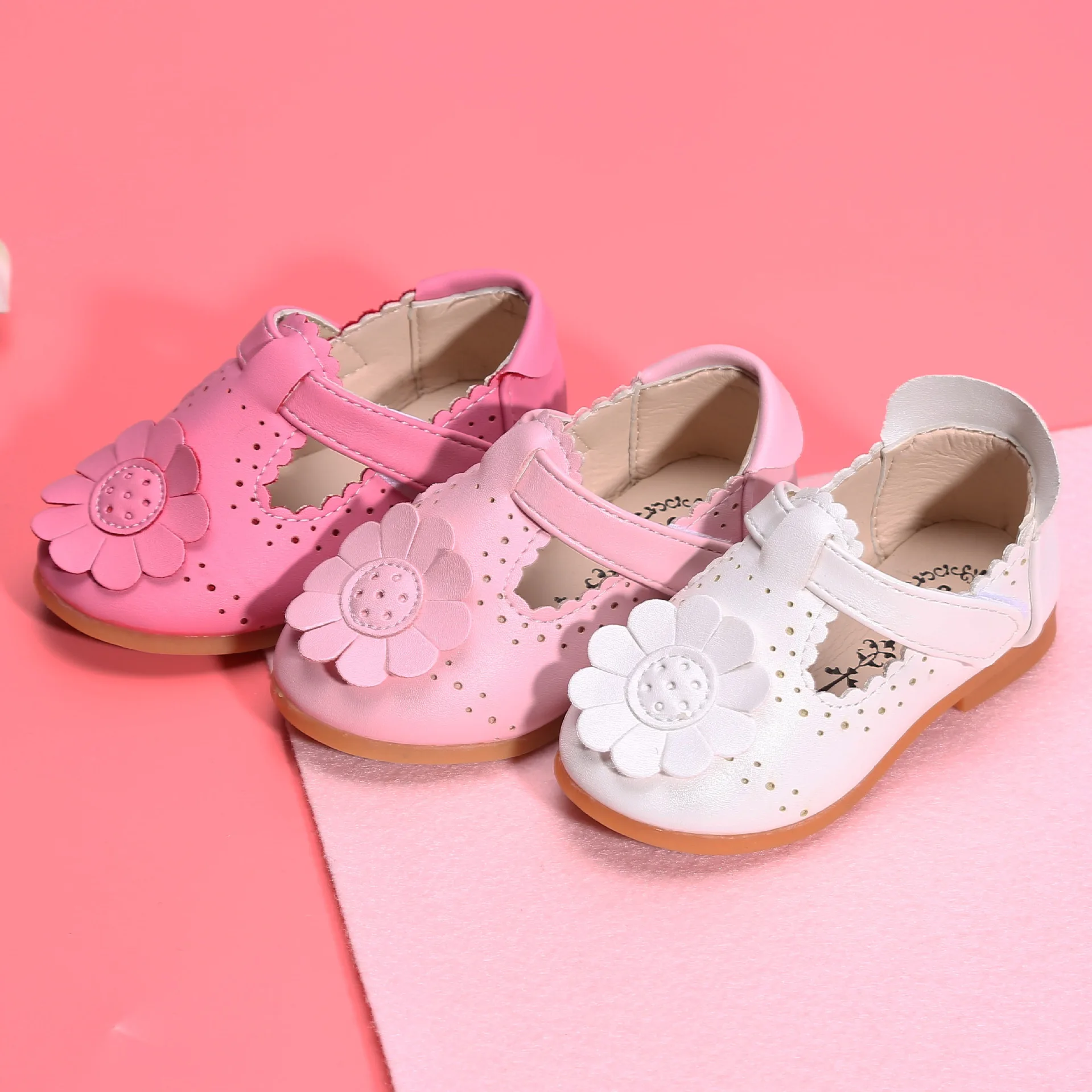 Children's Small Shoes, Women's Princess Shoes, Spring And Autumn Children's Shoes, Korean Version Of The Hollow Girl Shoes
Children's Small Shoes, Women's Princess Shoes, Spring And Autumn Children's Shoes, Korean Version Of The Hollow Girl Shoes