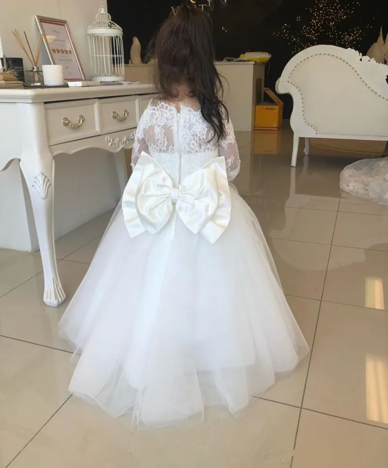 Simple Tulle White Holy First Communion Gowns with Bow Elegant Princess Dress Girls Formal Wears New Arrivals Vestidos
Simple Tulle White Holy First Communion Gowns with Bow Elegant Princess Dress Girls Formal Wears New Arrivals Vestidos