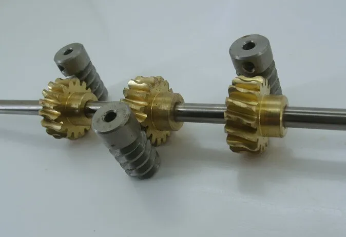 Description Picture 6 of item1M-16T/2T worm gear rod speed ratio:1: 8 Suitable high torque reducer model steering gear lifting device