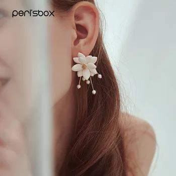 Peri'sBox Fashion White Resin Flower Stud Earrings for Women Statement Big Earring Weddings Floral Earrings with Hanging Peals
Peri'sBox Fashion White Resin Flower Stud Earrings for Women Statement Big Earring Weddings Floral Earrings with Hanging Peals