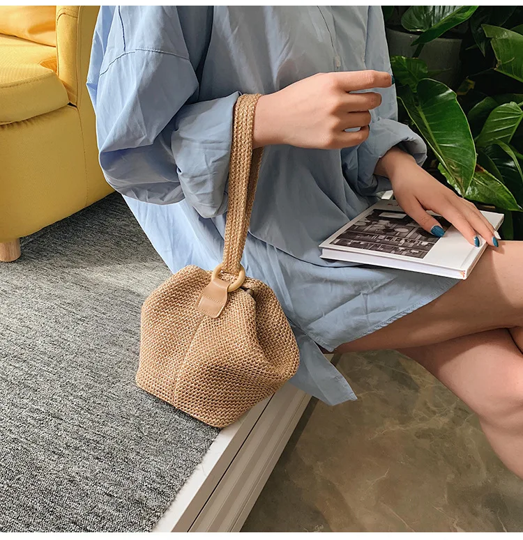 Brand Straw Bags for Women Beach Bag Personality Crossbody Lock Handbag Lady Vintage Handmade Knit Fashion Shoulder Bag
Brand Straw Bags for Women Beach Bag Personality Crossbody Lock Handbag Lady Vintage Handmade Knit Fashion Shoulder Bag