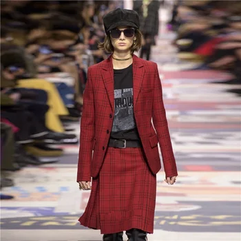 2019 Winter Elegant Red Plaid Skirt Set Women Runway Designer Single Breasted Jacket Coat Pleated Skirt Suit Ladies Clothing
2019 Winter Elegant Red Plaid Skirt Set Women Runway Designer Single Breasted Jacket Coat Pleated Skirt Suit Ladies Clothing