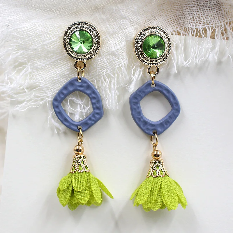 2019 Women Fashion Zinc Alloy Flash Rhinestone Cloth Fabric Beautiful Flowers Earrings Bohemia Hanging Drop Earrings for Women
2019 Women Fashion Zinc Alloy Flash Rhinestone Cloth Fabric Beautiful Flowers Earrings Bohemia Hanging Drop Earrings for Women