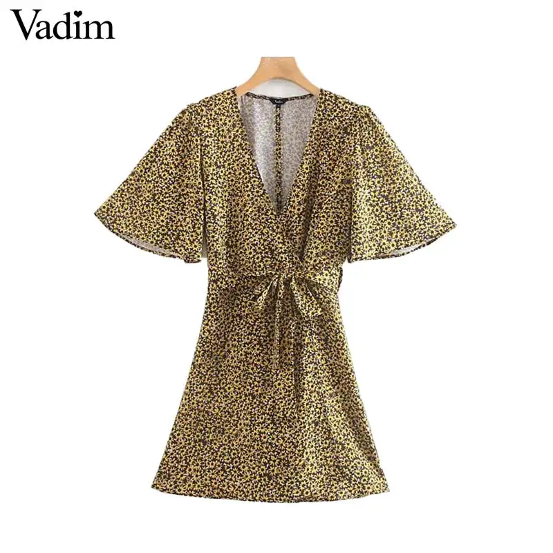 Vadim women floral print mini dress V neck bow tie sashes loose-fitting short sleeve female beach wear dresses vestidos QC558
Vadim women floral print mini dress V neck bow tie sashes loose-fitting short sleeve female beach wear dresses vestidos QC558