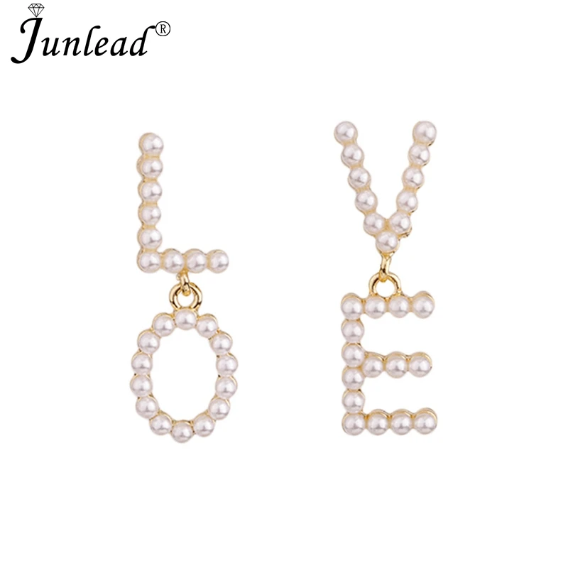 Junlead Fashion Design Sweet Love Letter Hanging Statement Earrings White Simulated Pearl Drop Dangle Earrings for Women Jewelry
Junlead Fashion Design Sweet Love Letter Hanging Statement Earrings White Simulated Pearl Drop Dangle Earrings for Women Jewelry