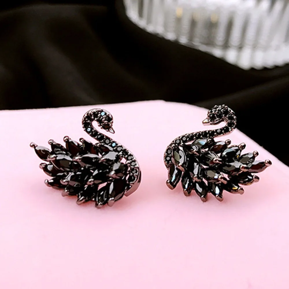 Special Design Cute Swan Shape Stud Earrings For Women Girls Pave Setting Cubic Zirconia Ear Piercings Brincos OL Style Ear Stud
Special Design Cute Swan Shape Stud Earrings For Women Girls Pave Setting Cubic Zirconia Ear Piercings Brincos OL Style Ear Stud