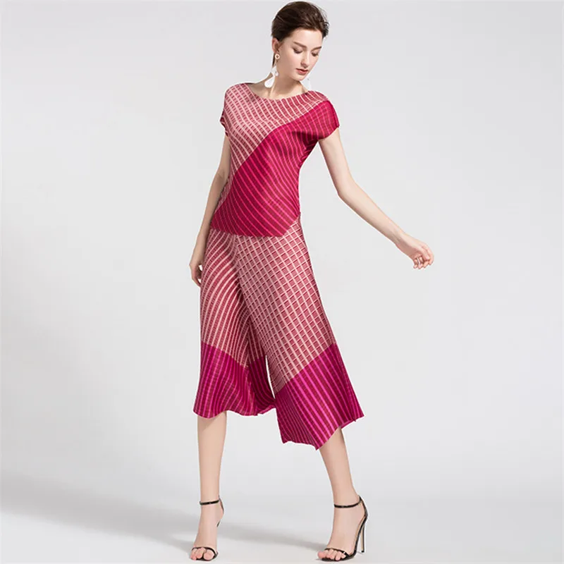 High quality Special Pleats Summer New 2019 Women Fashion Two Pieces Sets Women Round Neck Stripe Tops and Wide Leg pants Set
High quality Special Pleats Summer New 2019 Women Fashion Two Pieces Sets Women Round Neck Stripe Tops and Wide Leg pants Set