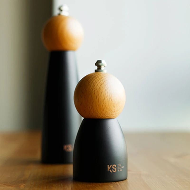 Nordic Wooden Ceramic core Spice Nut Grinder Hand Grinding Bottle Storage Organizer Home Decoration Kitchen Tool For Salt Peppe
Nordic Wooden Ceramic core Spice Nut Grinder Hand Grinding Bottle Storage Organizer Home Decoration Kitchen Tool For Salt Peppe