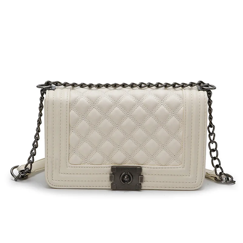 2018 new fashion simple solid color Messenger bag female trend rhombic chain wild small square bag.
2018 new fashion simple solid color Messenger bag female trend rhombic chain wild small square bag.
