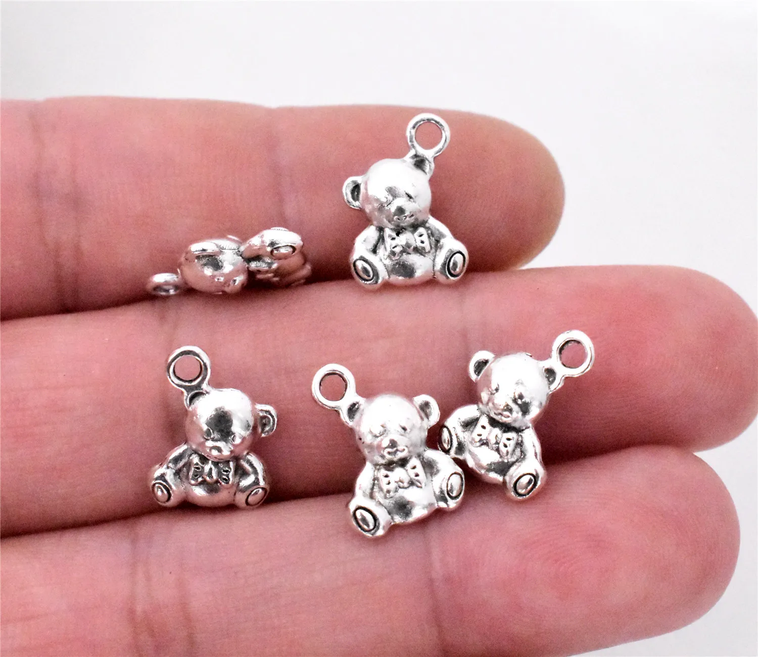 20pcs/lot 15x10x5mm Antique Silver Plated Double Sides Cute Bear Charms Pendant DIY Handmade Jewelry Accessories
20pcs/lot 15x10x5mm Antique Silver Plated Double Sides Cute Bear Charms Pendant DIY Handmade Jewelry Accessories