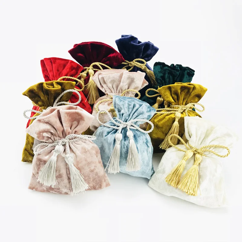 11.5x14cm Red Gold Velvet Tassel Drawstring Bags Green Gold Wedding Gift Velvet Bags Boutique Pouches Jewelry Mp3 Packing Bags
11.5x14cm Red Gold Velvet Tassel Drawstring Bags Green Gold Wedding Gift Velvet Bags Boutique Pouches Jewelry Mp3 Packing Bags