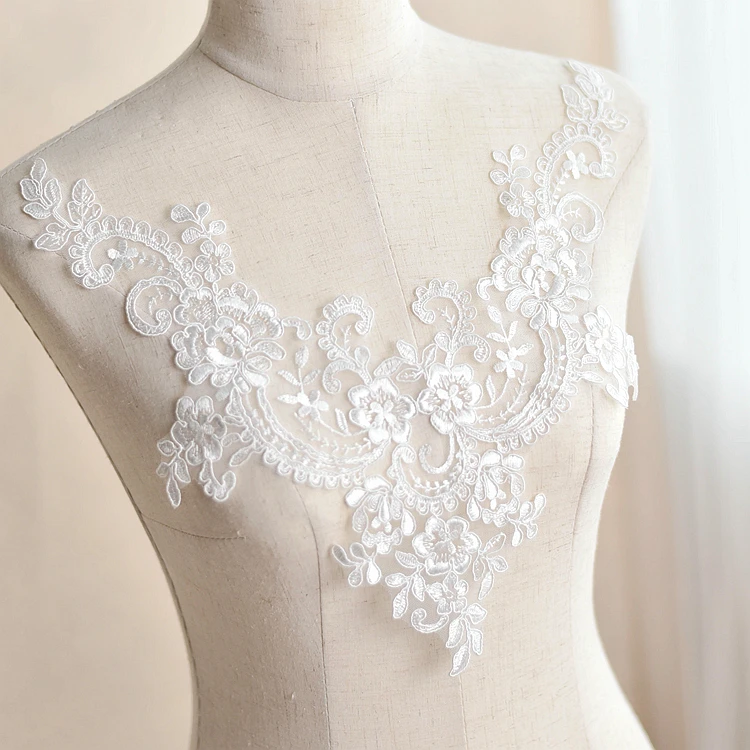 2Pcs/Lot V Neckline Embroidery lace patch collar flower Wedding dress material handmade DIY Back clothing decorative
2Pcs/Lot V Neckline Embroidery lace patch collar flower Wedding dress material handmade DIY Back clothing decorative