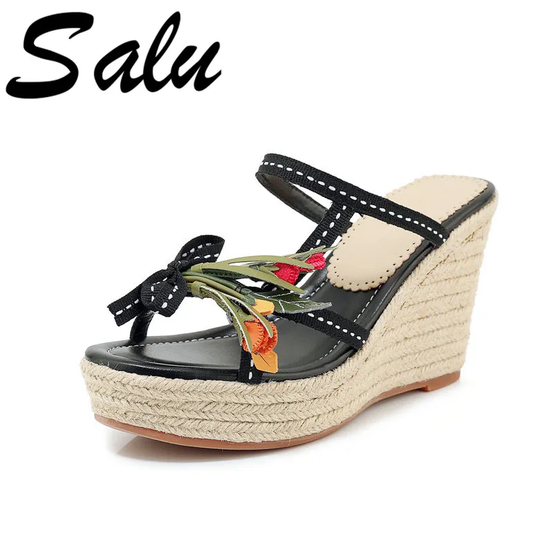Salu Fashion Sweet Flower Women Sandals Kid Suede Slip-on Round Toe Wedges 2019 Summer Party Wedding Shoes Woman
Salu Fashion Sweet Flower Women Sandals Kid Suede Slip-on Round Toe Wedges 2019 Summer Party Wedding Shoes Woman
