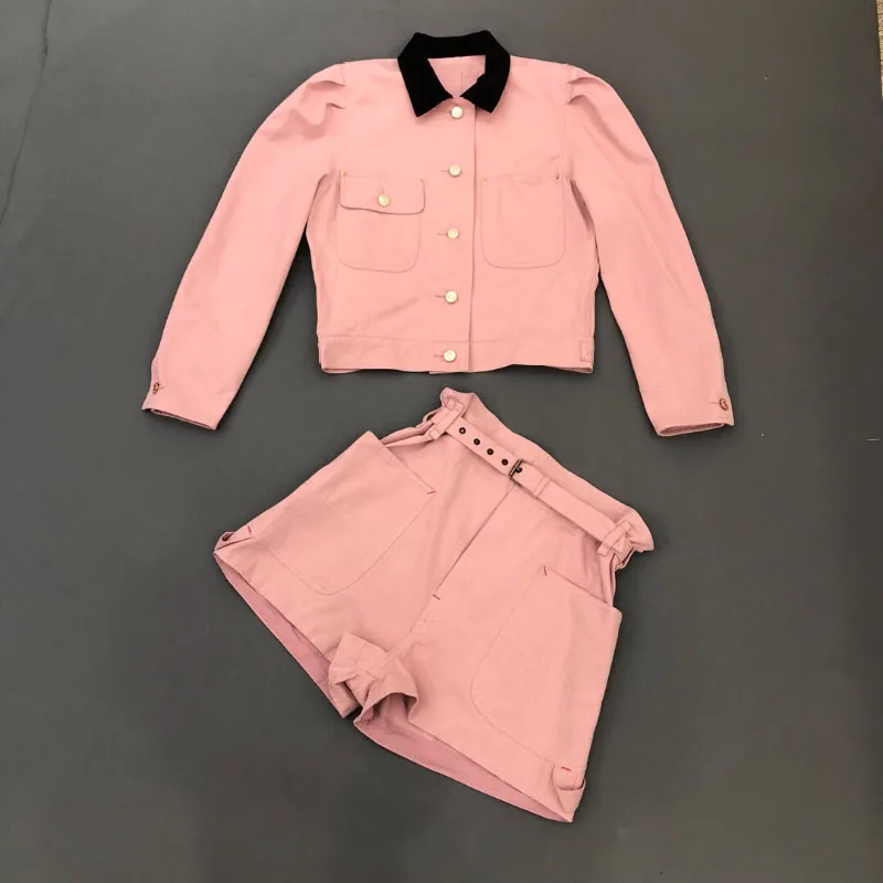 Pink Denim Jacket Contrast color Collar Long Puff Sleeves Chest pockets Cropped Jacket Front button up
Pink Denim Jacket Contrast color Collar Long Puff Sleeves Chest pockets Cropped Jacket Front button up
