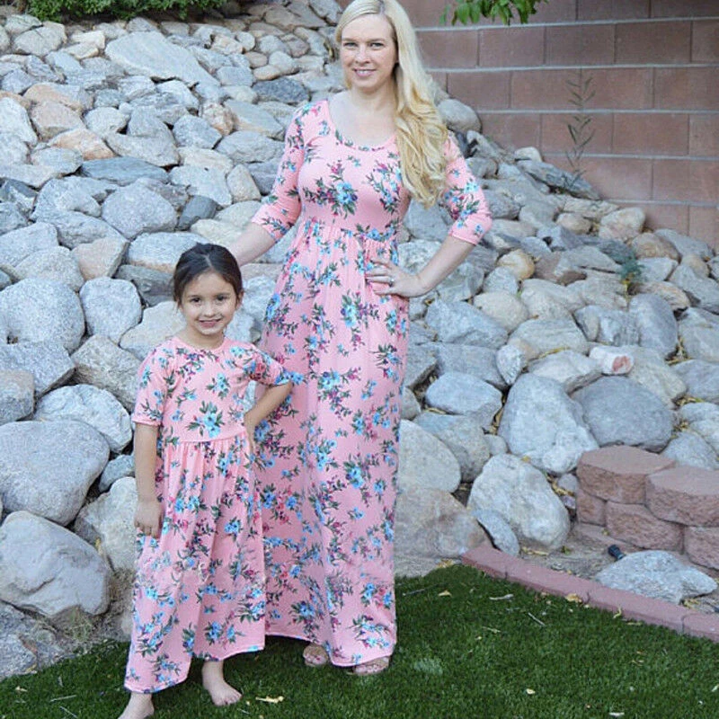 Family Matching Outfits Mother and Daughter Clothes O Neck Half Sleeve Maxi Dress High Waist Floral Print Dress Casual Outfits
Family Matching Outfits Mother and Daughter Clothes O Neck Half Sleeve Maxi Dress High Waist Floral Print Dress Casual Outfits