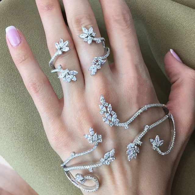 Solid Silver Fashion of fatima finger ring hand chain harness slave women New Multi Chain Harness Finger Bangles For Women
Solid Silver Fashion of fatima finger ring hand chain harness slave women New Multi Chain Harness Finger Bangles For Women