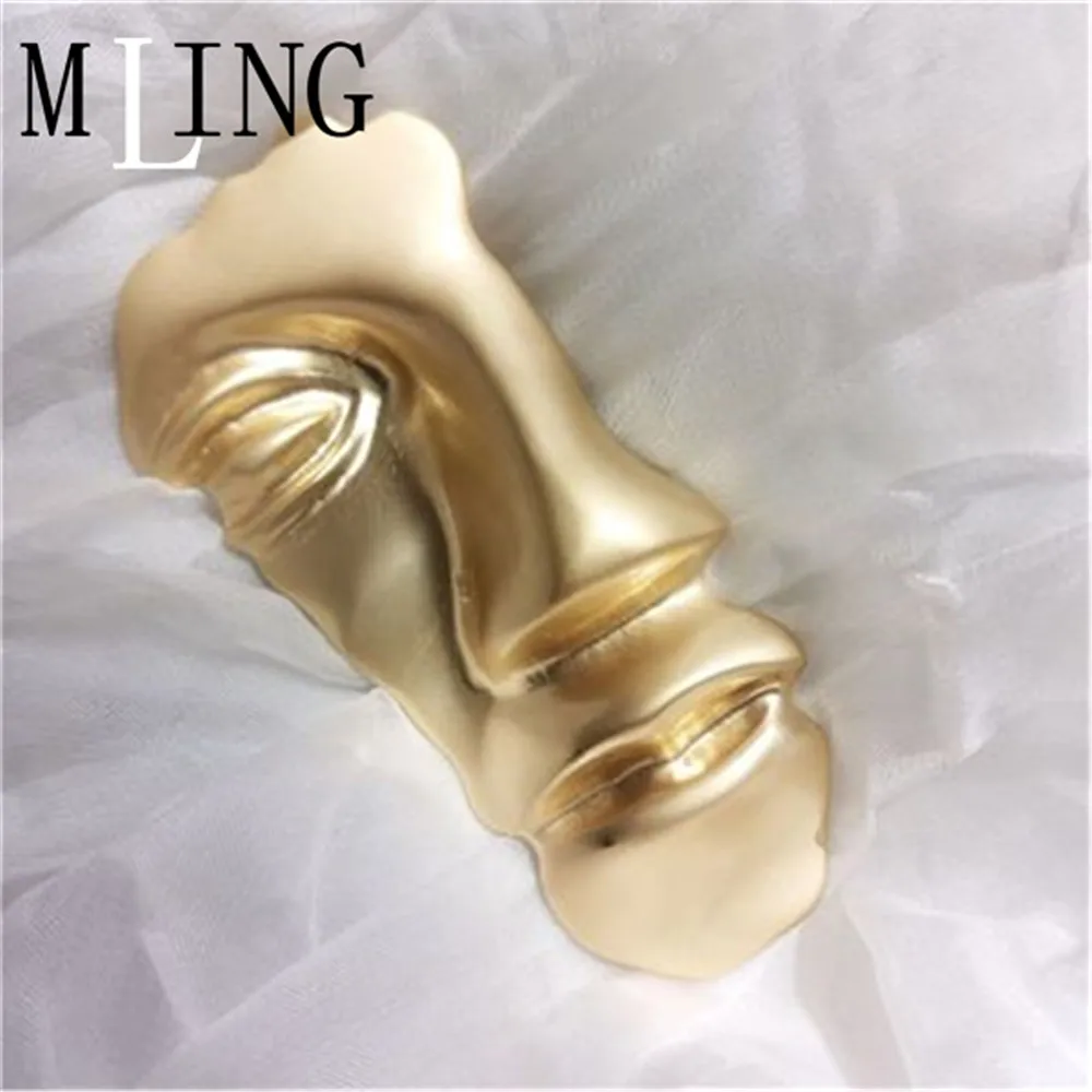 MLING Fashion Gold Human Head Alloy Brooch Vintage Half Face Mask Brooch For Women
MLING Fashion Gold Human Head Alloy Brooch Vintage Half Face Mask Brooch For Women