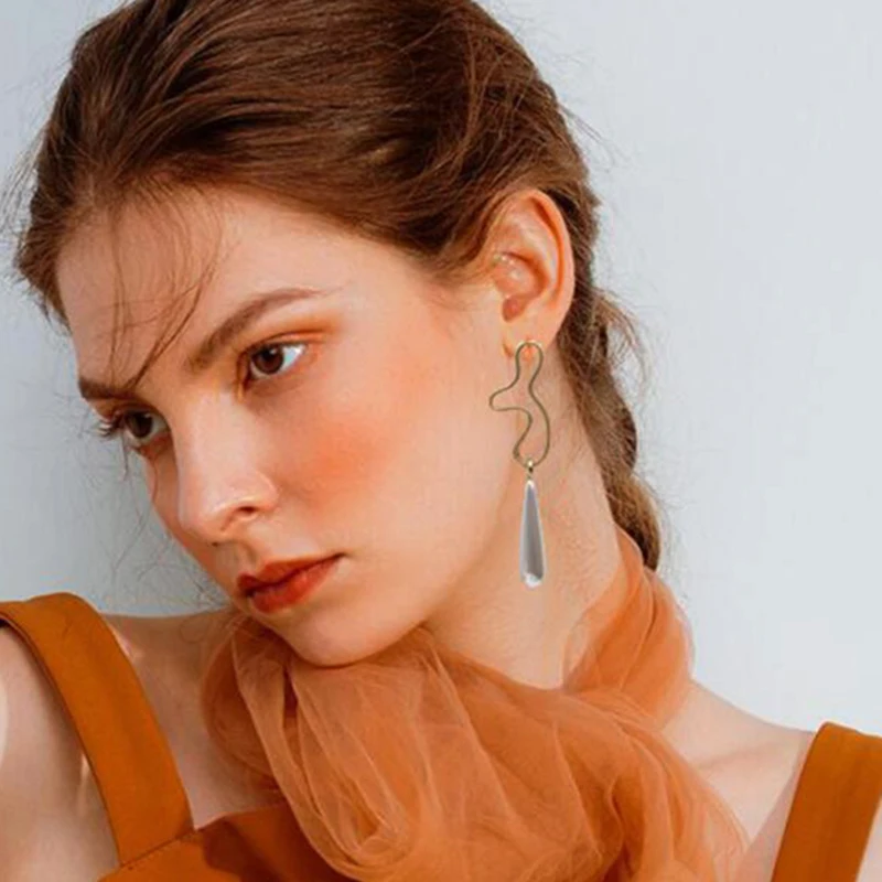 New Ladies Fashion Simple Simulation Pearl Earrings Quality Bride Earrings Jewelry Wholesale Hollow Out l Earrings Ladies Gift
New Ladies Fashion Simple Simulation Pearl Earrings Quality Bride Earrings Jewelry Wholesale Hollow Out l Earrings Ladies Gift