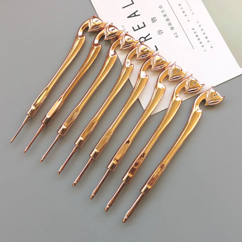 2.5mm-6.0mm 8pcs/set Rose Gold Fox Pattern Retro Plastic Handle Aluminum Crochet Hook Kit Knitting Needles DIY Sewing Tools Set
2.5mm-6.0mm 8pcs/set Rose Gold Fox Pattern Retro Plastic Handle Aluminum Crochet Hook Kit Knitting Needles DIY Sewing Tools Set