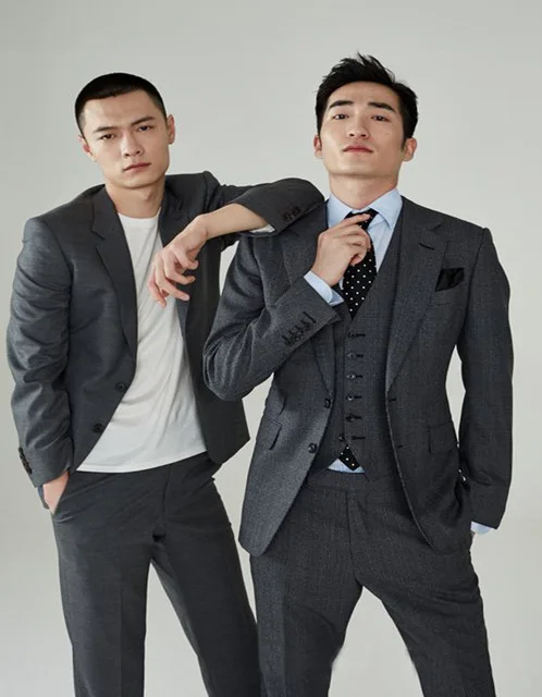 2018 Two Buttons Genaration Modern Dark Grey Man Dress Notch Lapel Three Pockets Suit Terno Man(Jacket+Pants+Vest)
2018 Two Buttons Genaration Modern Dark Grey Man Dress Notch Lapel Three Pockets Suit Terno Man(Jacket+Pants+Vest)
