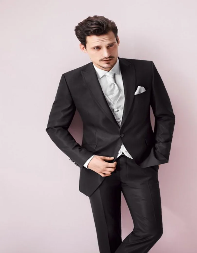 2018 One Button Groom Suit CustomMade To Measure Mens Wedding Suits Peaked Lapel Mens Wedding Tuxedos For Men(jacket+pants+vest)
2018 One Button Groom Suit CustomMade To Measure Mens Wedding Suits Peaked Lapel Mens Wedding Tuxedos For Men(jacket+pants+vest)