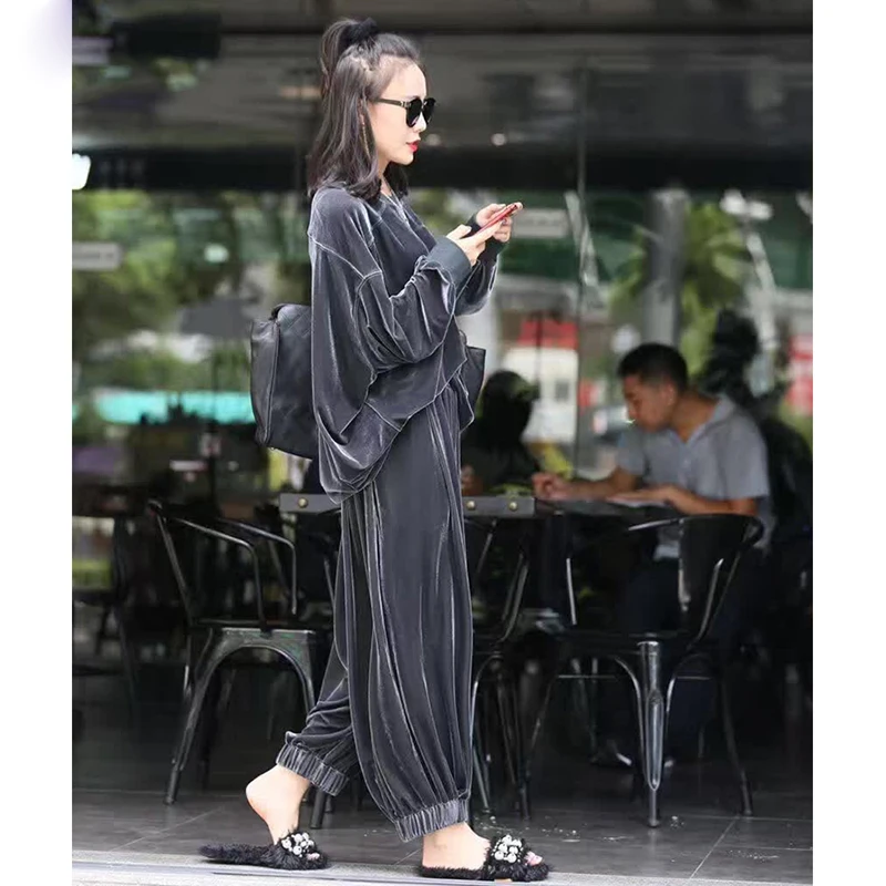 2023 Fashion Casual Two Piece Sets Sportswear Women Gold Velvet Sporting Suit Women Gold Velvet Bat Sleeves Tops+Long Pants Sets
2023 Fashion Casual Two Piece Sets Sportswear Women Gold Velvet Sporting Suit Women Gold Velvet Bat Sleeves Tops+Long Pants Sets