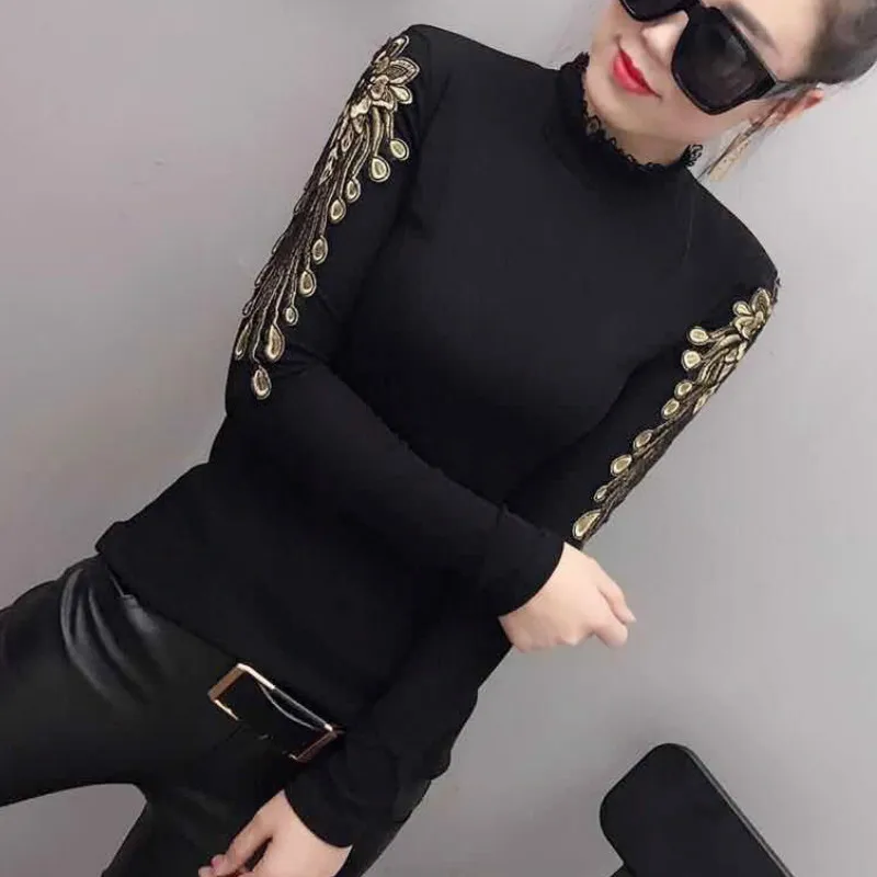 2019 Winter long sleeve turtleneck embroidery T-shirts women slim body black T-Shirts women vintage embroidery body tops
2019 Winter long sleeve turtleneck embroidery T-shirts women slim body black T-Shirts women vintage embroidery body tops