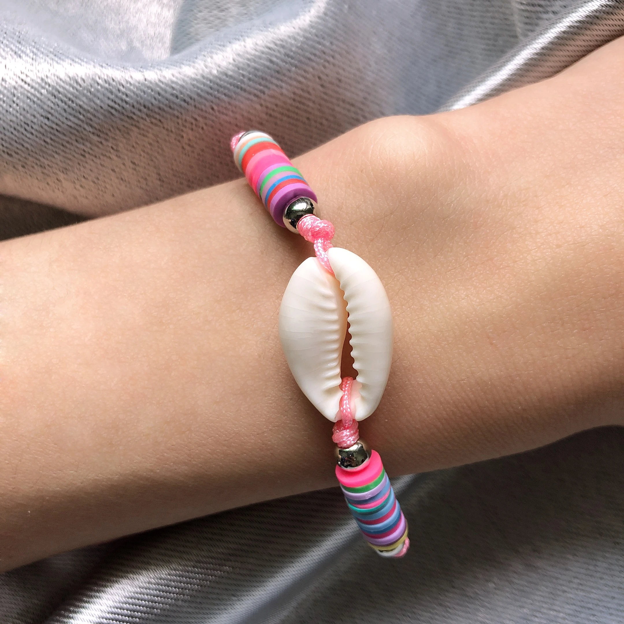 Fashion jewelry shell bracelet adjustable natural shell hand-woven Soft pottery slice 2019 new style
Fashion jewelry shell bracelet adjustable natural shell hand-woven Soft pottery slice 2019 new style
