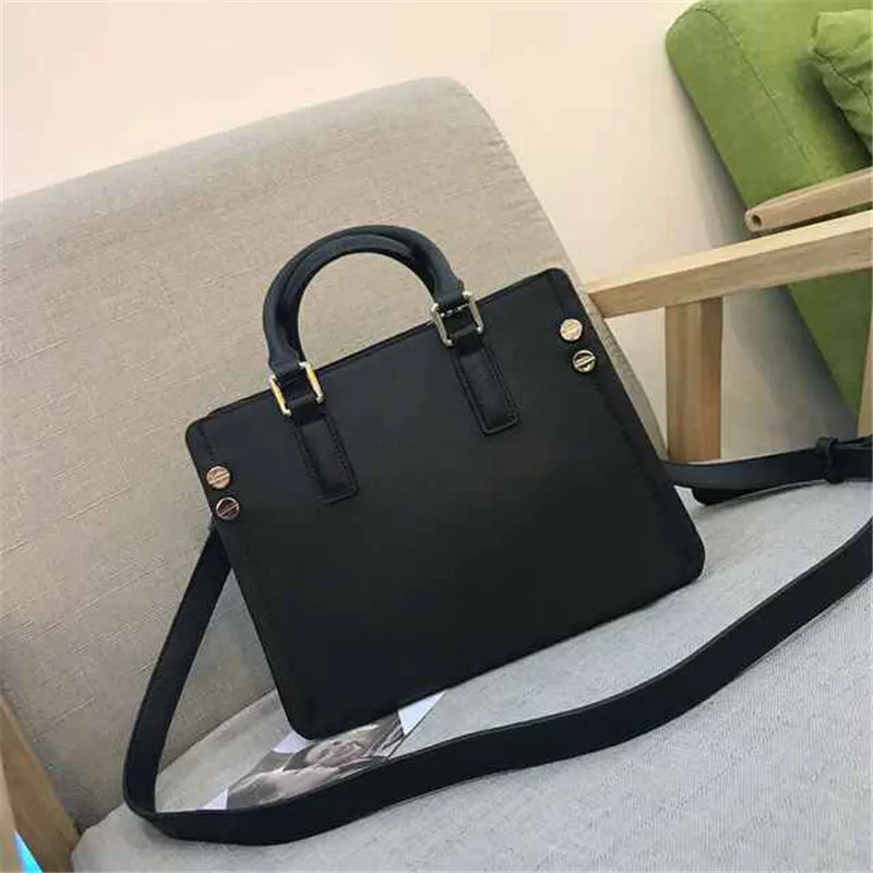 Korean Version of Simple Solid Cowhide Handbag Fashion Tot Joker Hand Bill of Lading Shoulder Handbag
Korean Version of Simple Solid Cowhide Handbag Fashion Tot Joker Hand Bill of Lading Shoulder Handbag