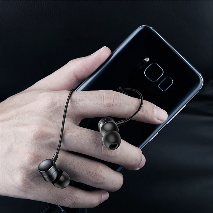 Image with phone black color In-Ear earphones with microphone. In-Ear earphones with microphone for iphone Foto with phone black color In-Ear earphones with microphone. In-Ear earphones with microphone for iphone