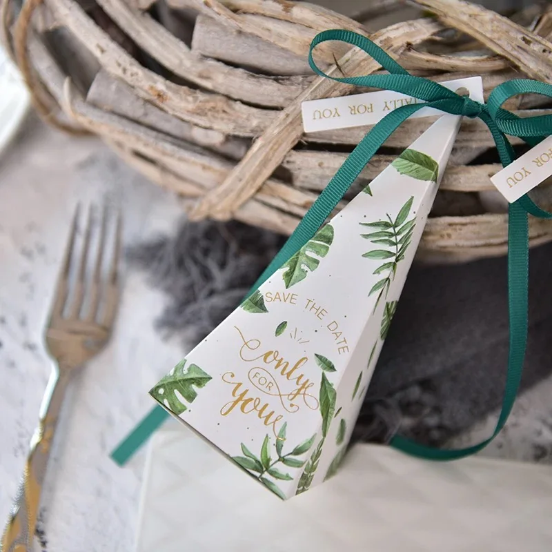 50pcs Green forest style leaves tower shape Triangular Pyramid Candy Box Wedding Favors giveaways Gift Box Party decor Supplies
50pcs Green forest style leaves tower shape Triangular Pyramid Candy Box Wedding Favors giveaways Gift Box Party decor Supplies