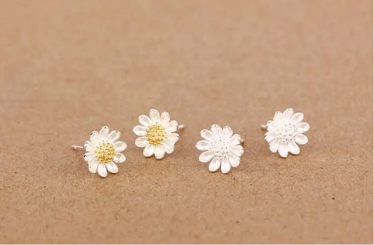SMJEL New Fashion Tiny Sunflower Earings Cute Sliver Chrysanthemum Stud Earrings for Women Brand Jewelry Birthday Gifts SYED036
SMJEL New Fashion Tiny Sunflower Earings Cute Sliver Chrysanthemum Stud Earrings for Women Brand Jewelry Birthday Gifts SYED036