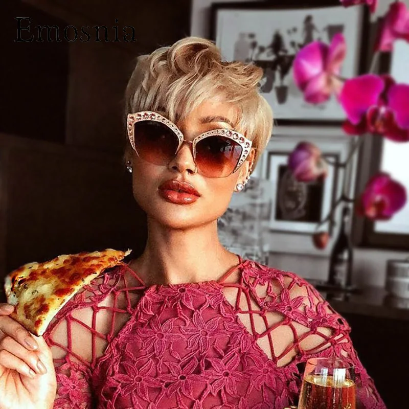 Emosnia 2018 Luxury Sexy Small Diamond Cat Eye Women Sunglasses Gradient Brown Pink Brand Designer Plastic Goggle Fashion New
Emosnia 2018 Luxury Sexy Small Diamond Cat Eye Women Sunglasses Gradient Brown Pink Brand Designer Plastic Goggle Fashion New